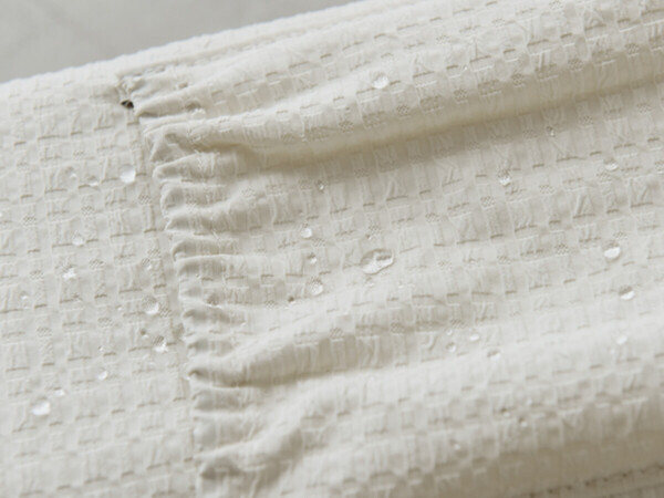 『バタバタの朝・散らかる洗面所』を卒業したい方へ。スタッフの太鼓判、耐熱300℃ヘアアイロンポーチを！[PR]