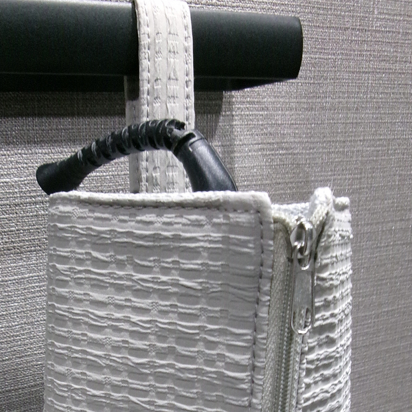 『バタバタの朝・散らかる洗面所』を卒業したい方へ。スタッフの太鼓判、耐熱300℃ヘアアイロンポーチを！[PR]