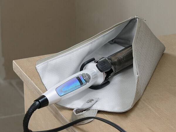 『バタバタの朝・散らかる洗面所』を卒業したい方へ。スタッフの太鼓判、耐熱300℃ヘアアイロンポーチを！[PR]