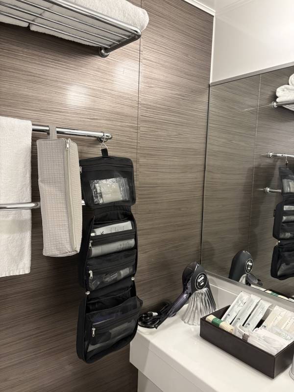 『バタバタの朝・散らかる洗面所』を卒業したい方へ。スタッフの太鼓判、耐熱300℃ヘアアイロンポーチを！[PR]