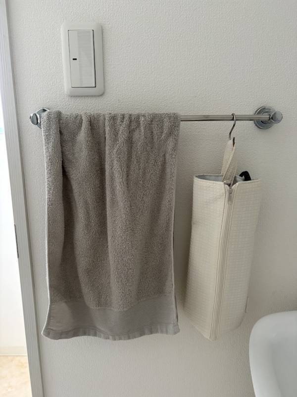 『バタバタの朝・散らかる洗面所』を卒業したい方へ。スタッフの太鼓判、耐熱300℃ヘアアイロンポーチを！[PR]