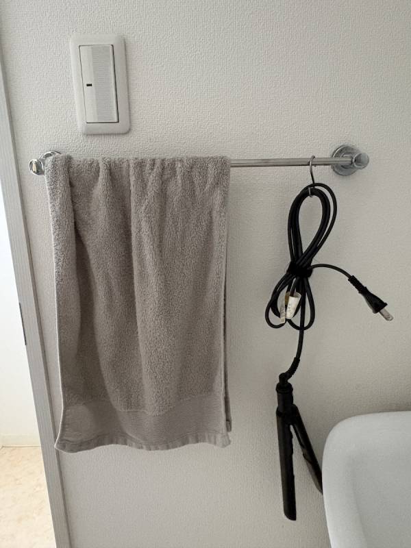 『バタバタの朝・散らかる洗面所』を卒業したい方へ。スタッフの太鼓判、耐熱300℃ヘアアイロンポーチを！[PR]