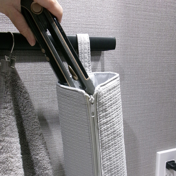 『バタバタの朝・散らかる洗面所』を卒業したい方へ。スタッフの太鼓判、耐熱300℃ヘアアイロンポーチを！[PR]