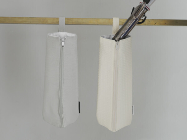 『バタバタの朝・散らかる洗面所』を卒業したい方へ。スタッフの太鼓判、耐熱300℃ヘアアイロンポーチを！[PR]