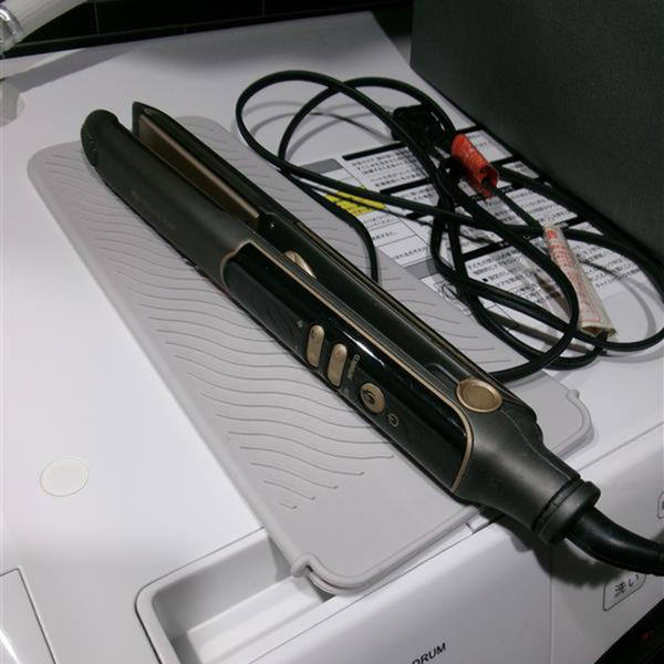 『バタバタの朝・散らかる洗面所』を卒業したい方へ。スタッフの太鼓判、耐熱300℃ヘアアイロンポーチを！[PR]