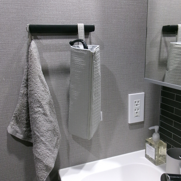 『バタバタの朝・散らかる洗面所』を卒業したい方へ。スタッフの太鼓判、耐熱300℃ヘアアイロンポーチを！[PR]