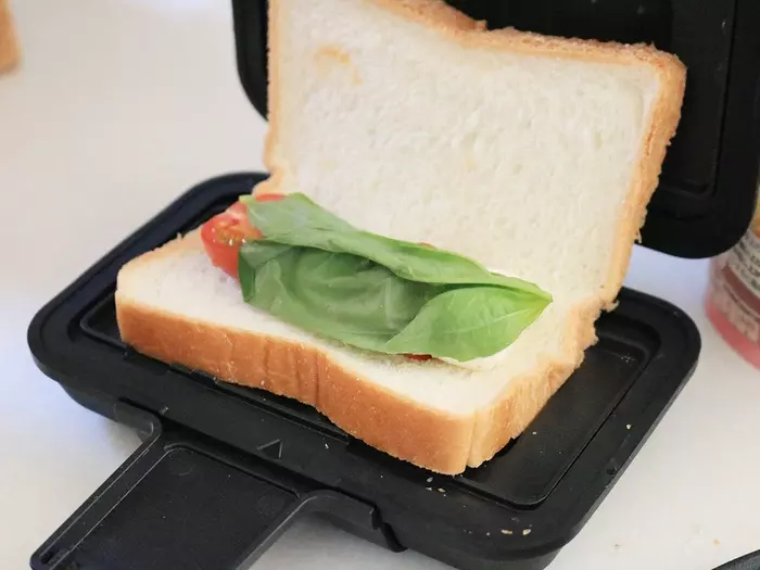 今日は何いれる?レンチンできる「ホットサンドメーカー」で作るアレンジレシピ4選
