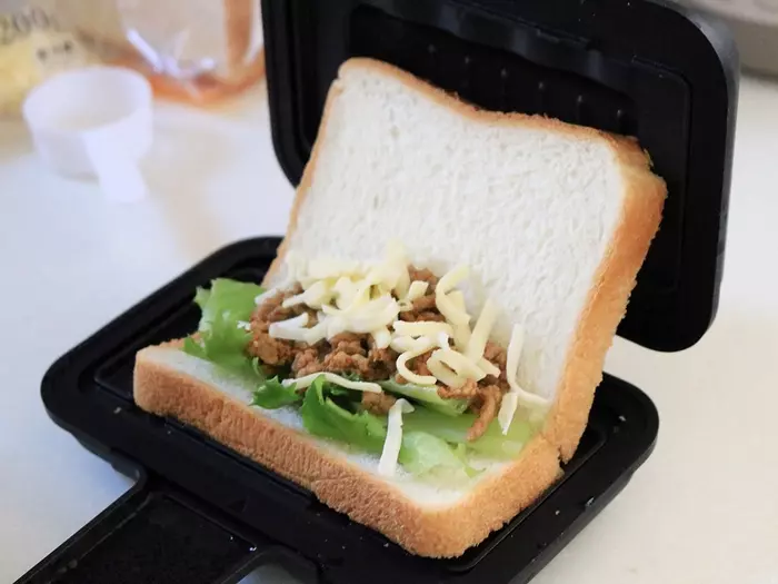 今日は何いれる?レンチンできる「ホットサンドメーカー」で作るアレンジレシピ4選