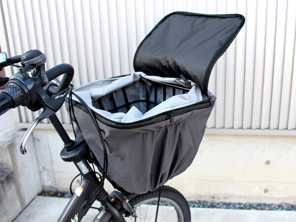 もう前カゴから荷物があふれない！自転車派ママの即戦力「拡張できるカゴカバー」[PR]