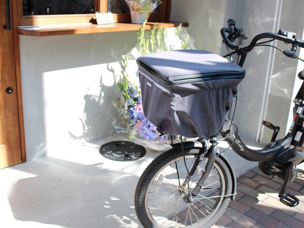 もう前カゴから荷物があふれない！自転車派ママの即戦力「拡張できるカゴカバー」[PR]