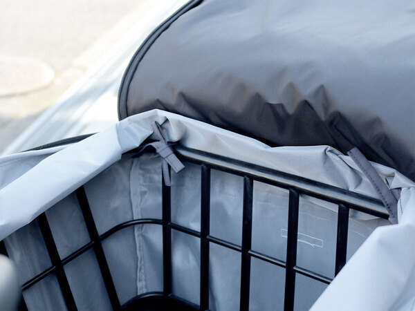 もう前カゴから荷物があふれない！自転車派ママの即戦力「拡張できるカゴカバー」[PR]