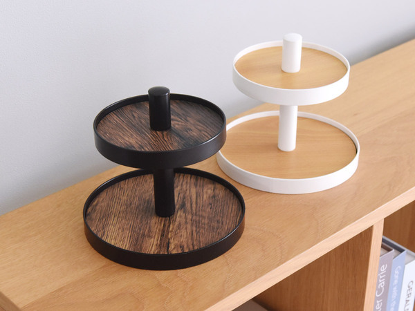 お店のディスプレイ術をサラッと再現！飾れる2段ツリーで、スタッフの「大好きなもの」に特等席を。[PR]