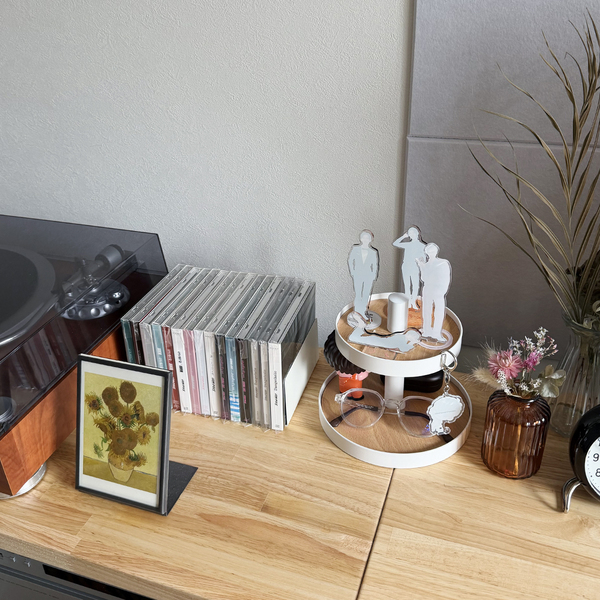 お店のディスプレイ術をサラッと再現！飾れる2段ツリーで、スタッフの「大好きなもの」に特等席を。[PR]