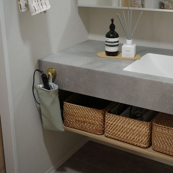 お家のあちこちピタッ。スタッフ宅で使ってみた、SNSでも話題の強力吸盤「真空フック」[PR]