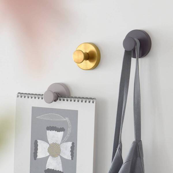 お家のあちこちピタッ。スタッフ宅で使ってみた、SNSでも話題の強力吸盤「真空フック」[PR]