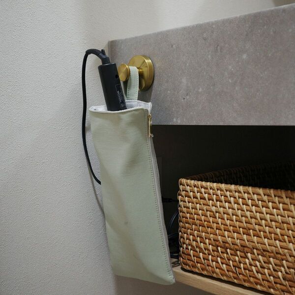 お家のあちこちピタッ。スタッフ宅で使ってみた、SNSでも話題の強力吸盤「真空フック」[PR]