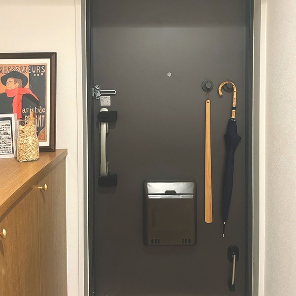 お家のあちこちピタッ。スタッフ宅で使ってみた、SNSでも話題の強力吸盤「真空フック」[PR]