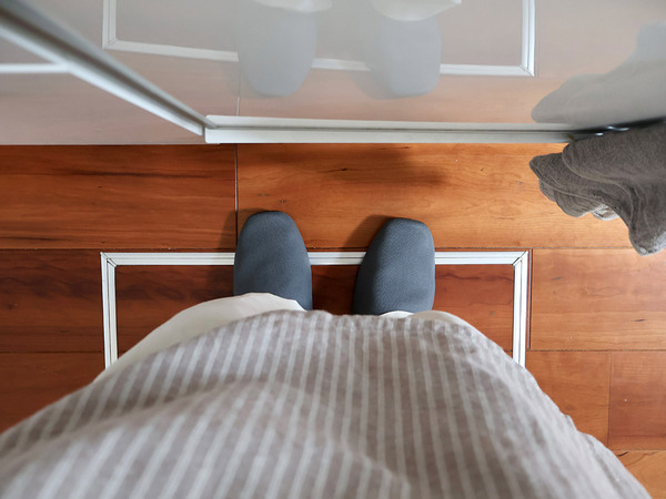 「bon momentのPVC素材のスリッパ」なら気になった時に”シュッ”と除菌が叶う[PR]