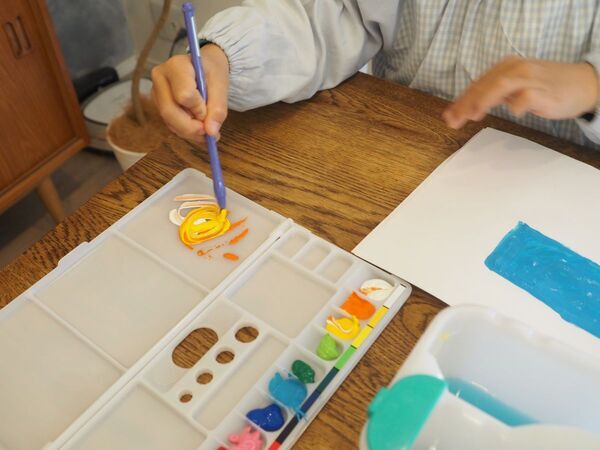 届いたその日からすぐ使える！シンプルで高学年まで使える「絵の具セット」[PR]