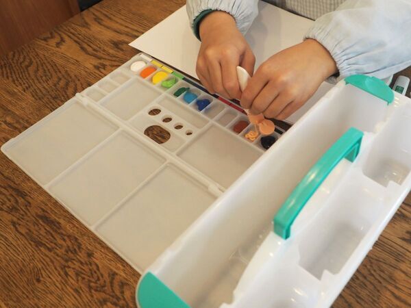 届いたその日からすぐ使える！シンプルで高学年まで使える「絵の具セット」[PR]