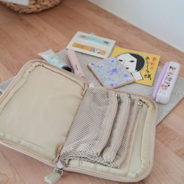 花粉症さんの救世主かも！目薬がすぐ見つかる＆薬の補充もラクな「手帳型ポーチ」にIGさんも高評価[PR]