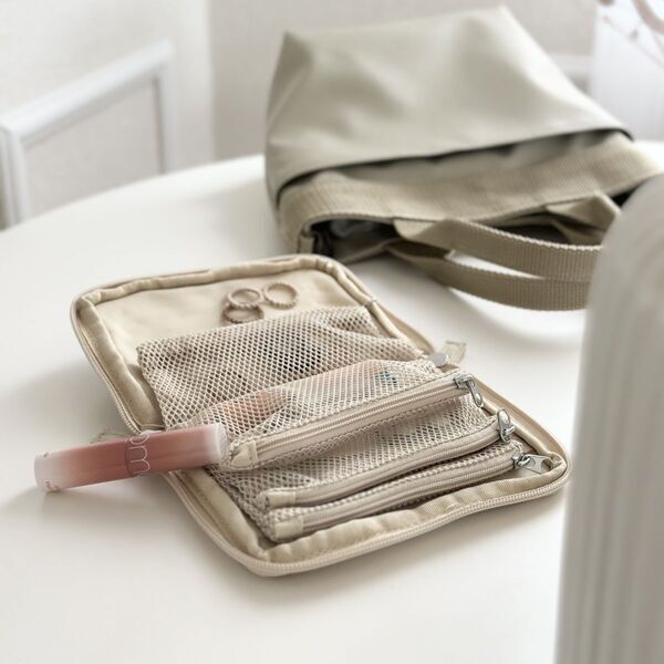 花粉症さんの救世主かも！目薬がすぐ見つかる＆薬の補充もラクな「手帳型ポーチ」にIGさんも高評価[PR]