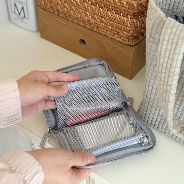 花粉症さんの救世主かも！目薬がすぐ見つかる＆薬の補充もラクな「手帳型ポーチ」にIGさんも高評価[PR]