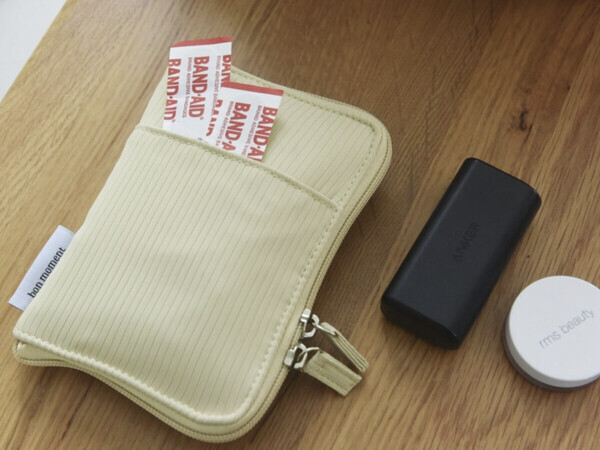 花粉症さんの救世主かも！目薬がすぐ見つかる＆薬の補充もラクな「手帳型ポーチ」にIGさんも高評価[PR]