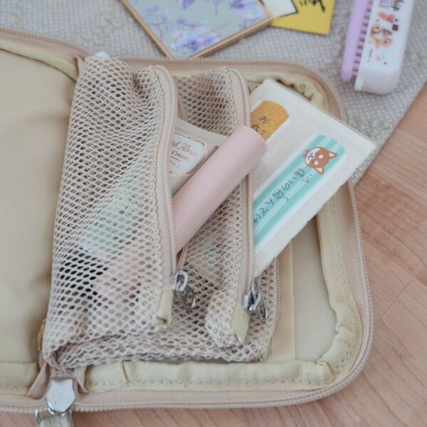 花粉症さんの救世主かも！目薬がすぐ見つかる＆薬の補充もラクな「手帳型ポーチ」にIGさんも高評価[PR]