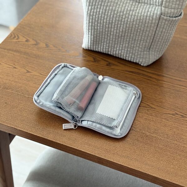 花粉症さんの救世主かも！目薬がすぐ見つかる＆薬の補充もラクな「手帳型ポーチ」にIGさんも高評価[PR]