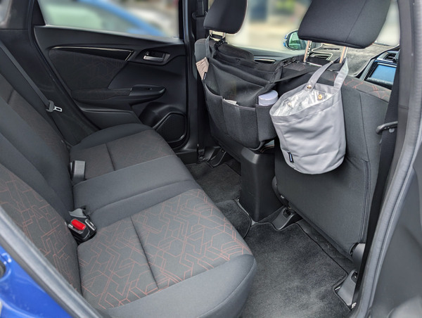車内快適化の黄金コンビ「カーポケット＆吊り下げゴミ箱」スタッフたちはこう使う！[PR]