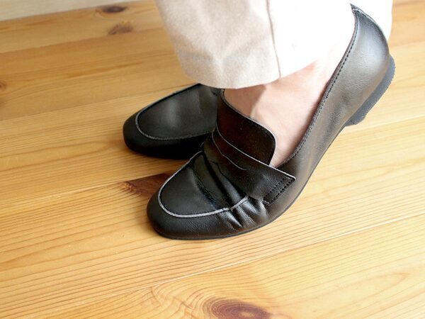 おろしたて初日から快適。スマートなのに履き心地ラクちん、失敗しないローファー見つけた！[PR]