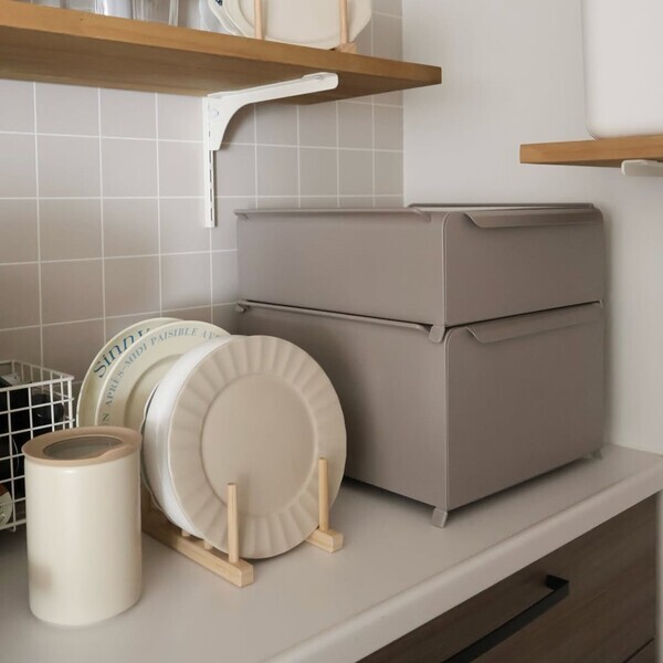 新色グレージュ登場の「理想のブレッドケース」。インスタグラマーさんもキッチン収納をカスタム中！[PR]