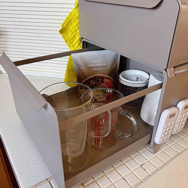 新色グレージュ登場の「理想のブレッドケース」。インスタグラマーさんもキッチン収納をカスタム中！[PR]