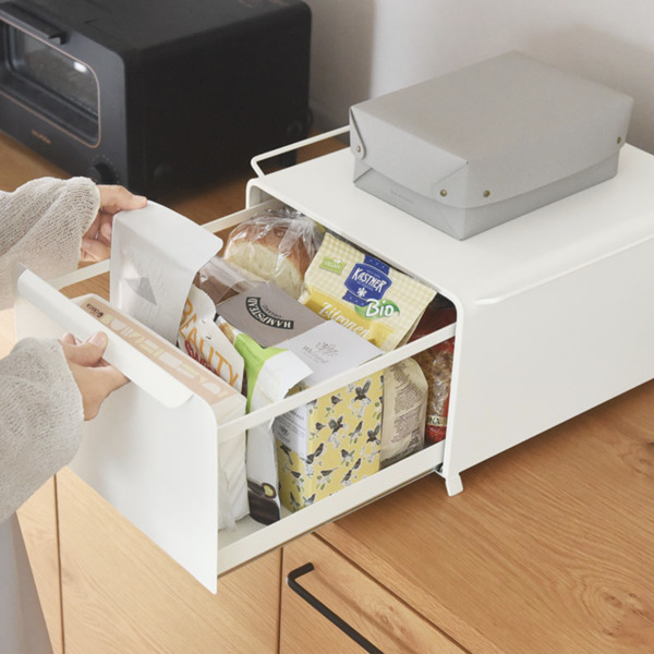 新色グレージュ登場の「理想のブレッドケース」。インスタグラマーさんもキッチン収納をカスタム中！[PR]