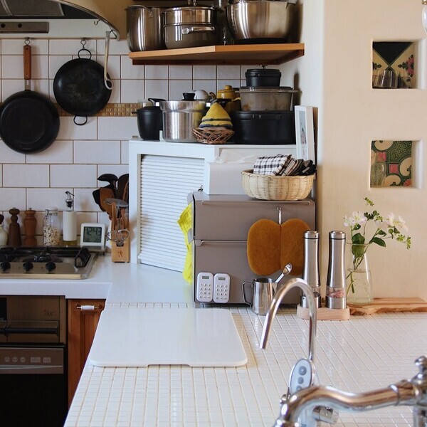 新色グレージュ登場の「理想のブレッドケース」。インスタグラマーさんもキッチン収納をカスタム中！[PR]