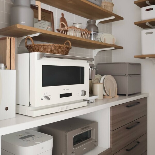 新色グレージュ登場の「理想のブレッドケース」。インスタグラマーさんもキッチン収納をカスタム中！[PR]