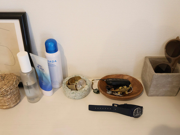 玄関の小物を"見せながら"スッキリ整える。Ordreの2段ツリー型のディスプレイ収納。[PR]