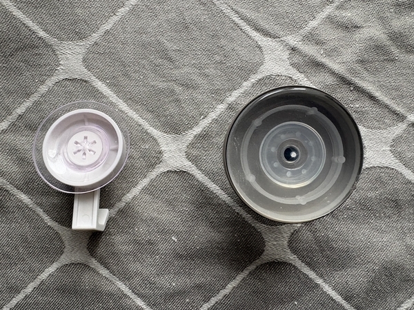 見た目はクール、機能はガッチリ！強力吸盤の「真空フック」をスタッフ宅で使ってみた【第二弾】[PR]