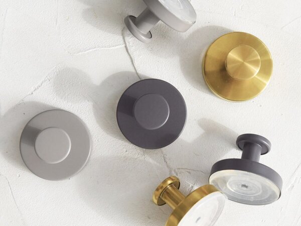 見た目はクール、機能はガッチリ！強力吸盤の「真空フック」をスタッフ宅で使ってみた【第二弾】[PR]