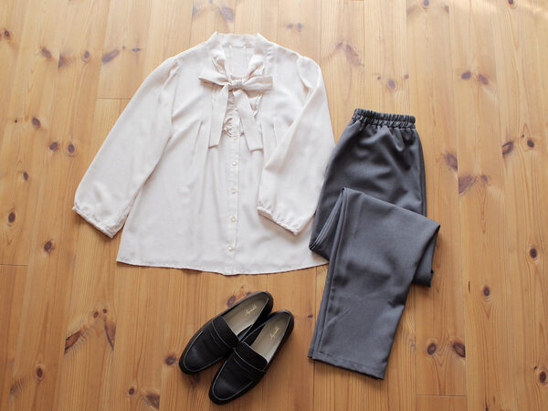 今さら冒険できないけれど、変化は欲しい。40代の脱マンネリに「万能テーパードパンツ」[PR]