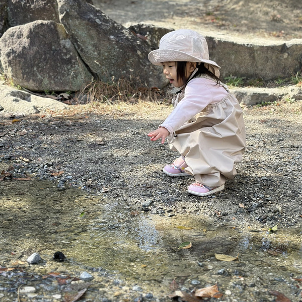 泥んこも、雨上がりの芝生も。思いっきり遊べる「kukka ja puu プレイウェア」[PR]