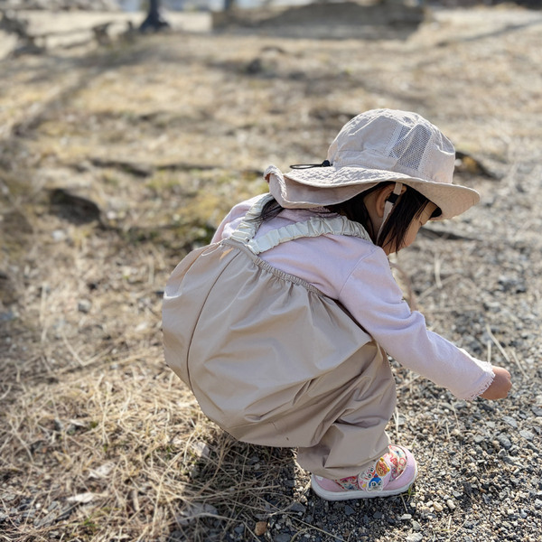 泥んこも、雨上がりの芝生も。思いっきり遊べる「kukka ja puu プレイウェア」[PR]
