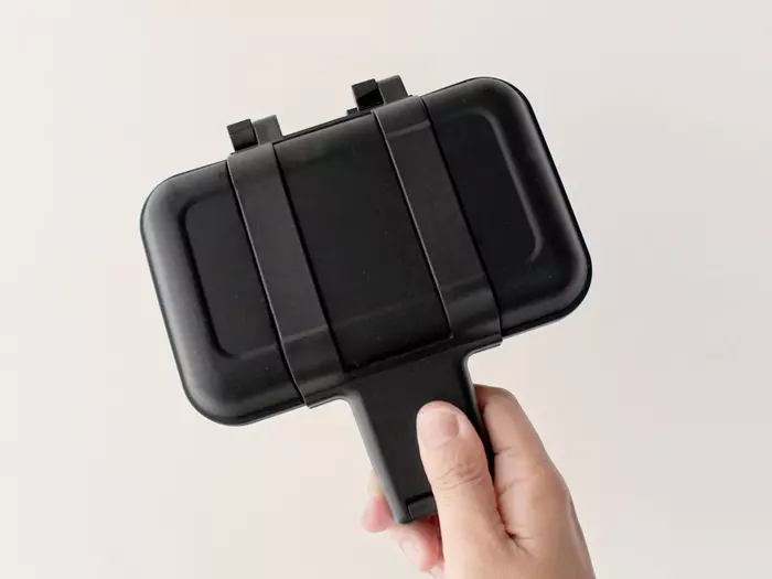 レンチンでこの「ザクッと焼き目」は感動！手軽すぎる、食べ切りホットサンドメーカー