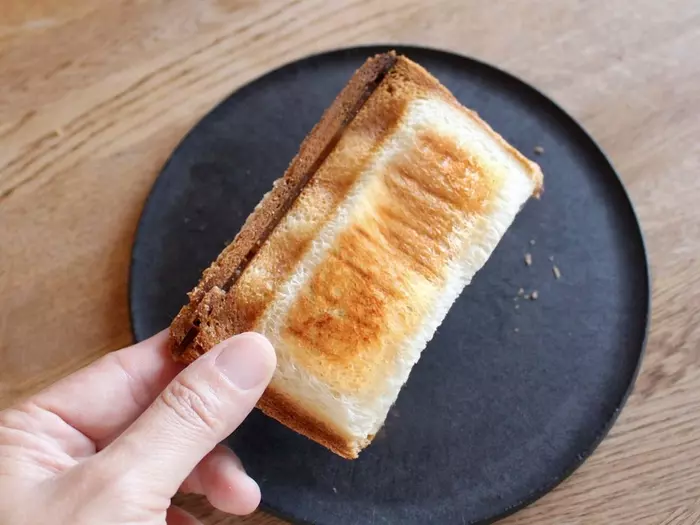 レンチンでこの「ザクッと焼き目」は感動！手軽すぎる、食べ切りホットサンドメーカー