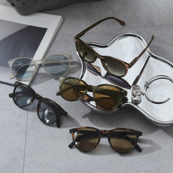 調光レンズは日常使いに◎ファーストサングラスにもぴったりな2種をご紹介[PR]