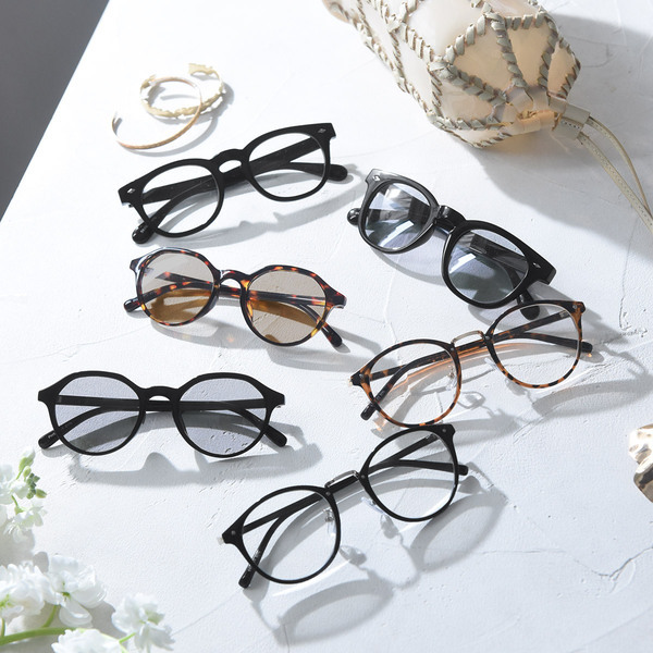 調光レンズは日常使いに◎ファーストサングラスにもぴったりな2種をご紹介[PR]