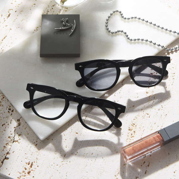 調光レンズは日常使いに◎ファーストサングラスにもぴったりな2種をご紹介[PR]