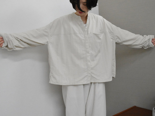 外時間が楽しみになる、隠れメッシュで快適に過ごせるバンドカラーシャツ[PR]