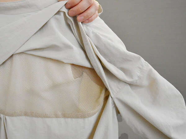 外時間が楽しみになる、隠れメッシュで快適に過ごせるバンドカラーシャツ[PR]